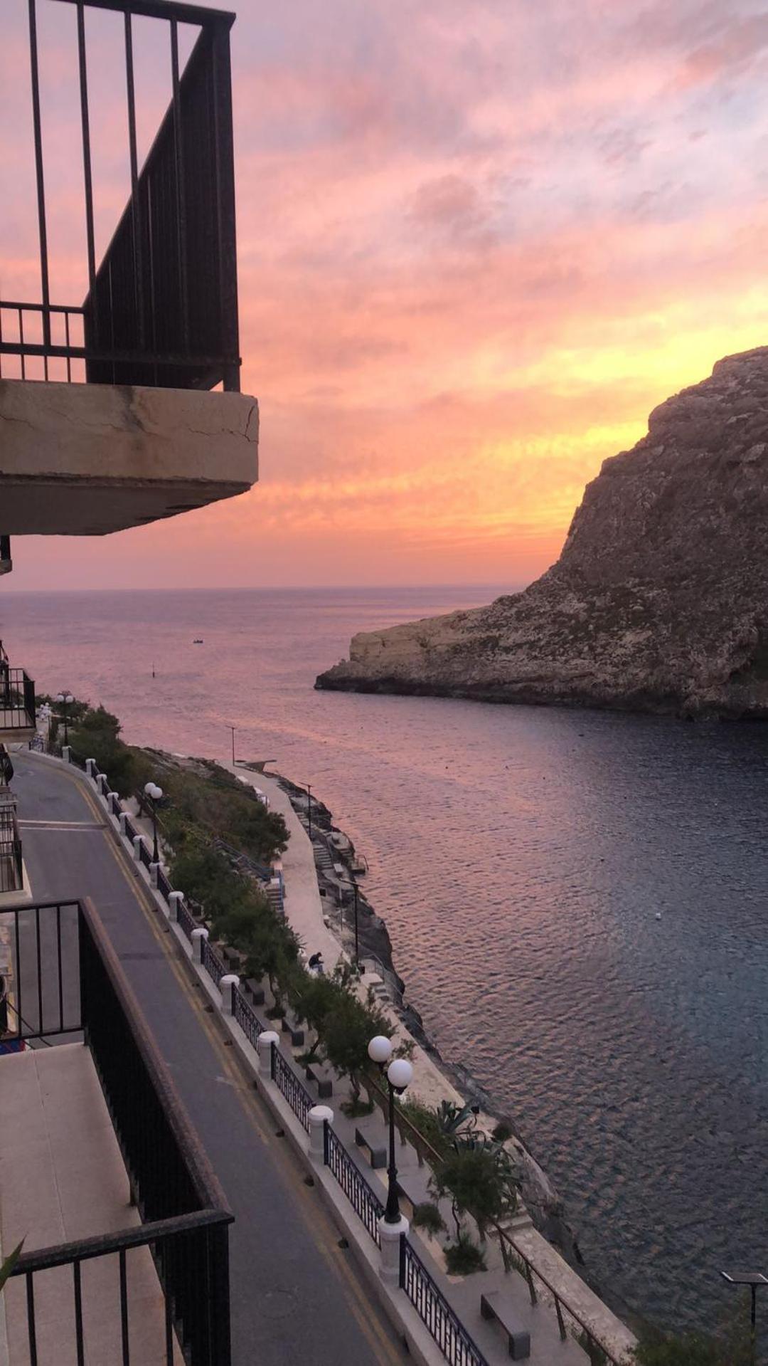 Seafront Apartment With Amazing Sunset View Xlendi Exterior photo